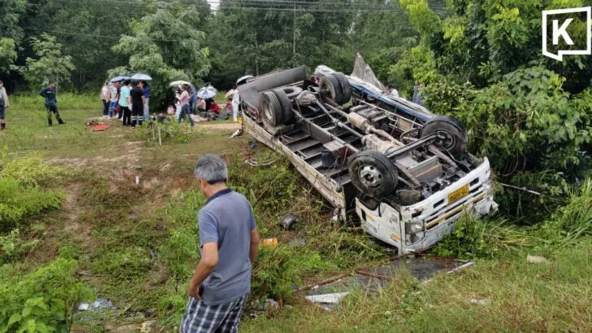 Worker Transport Truck Overturns in Chonburi, 11 Injured