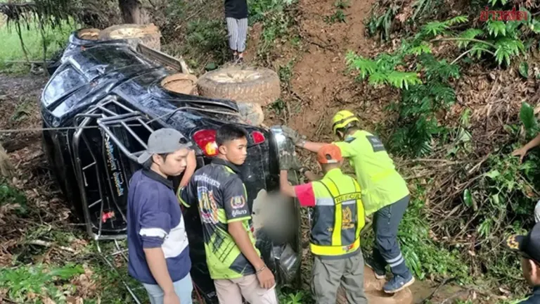 Tragic: Pickup truck plunges 30 meters into ravine, father killed under vehicle, son critically injured