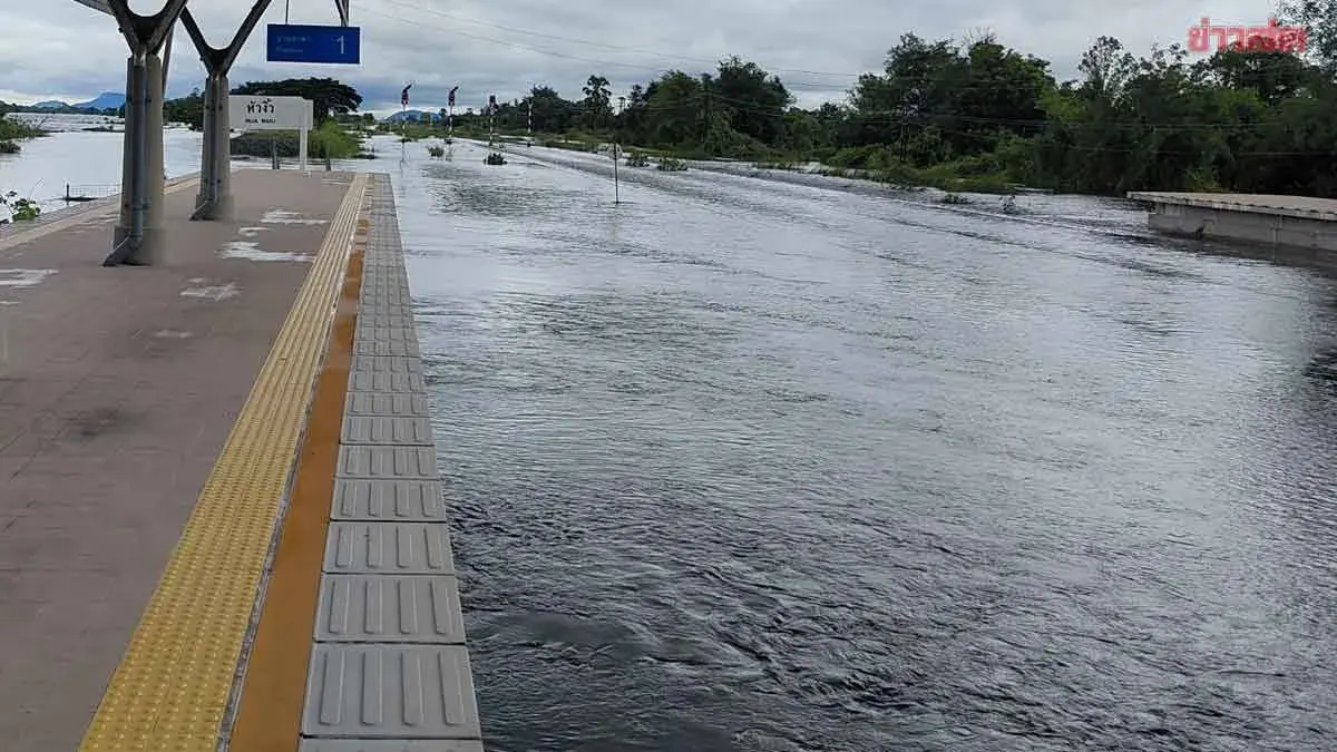 Floods Swamp Huahin Railway Station, 60 Homes Displaced