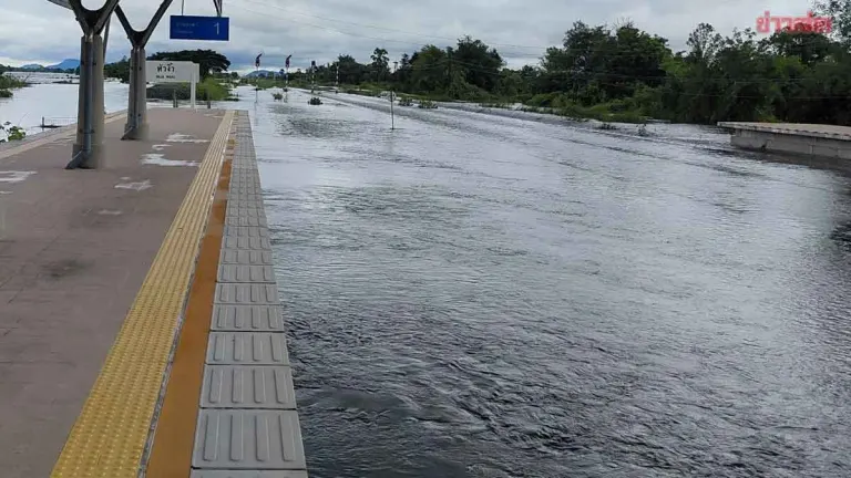 Floods Swamp Huahin Railway Station, 60 Homes Displaced