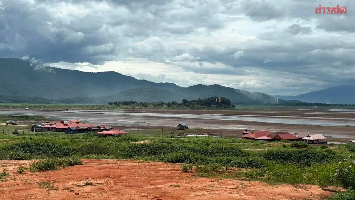 Doi Tao Lake Dries Up, Floating Rafts Run Aground