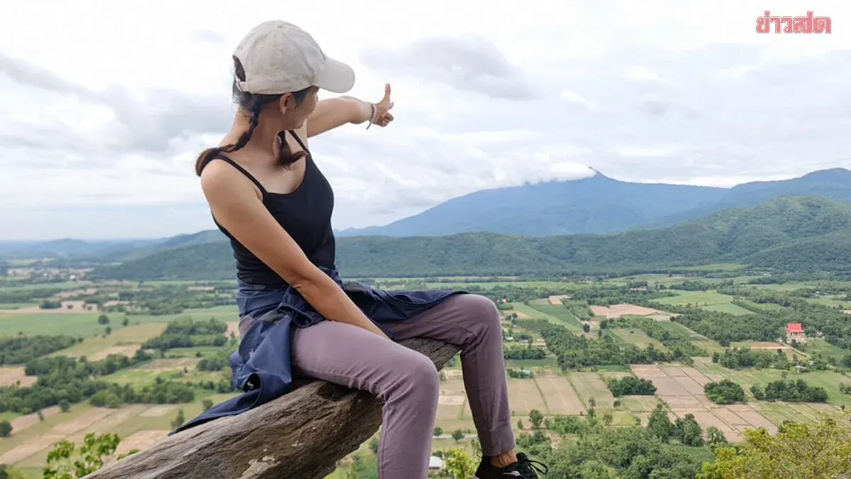 Tourists Flock to Phra Bat Yai Peak for 'Fuji Sukhothai' Views