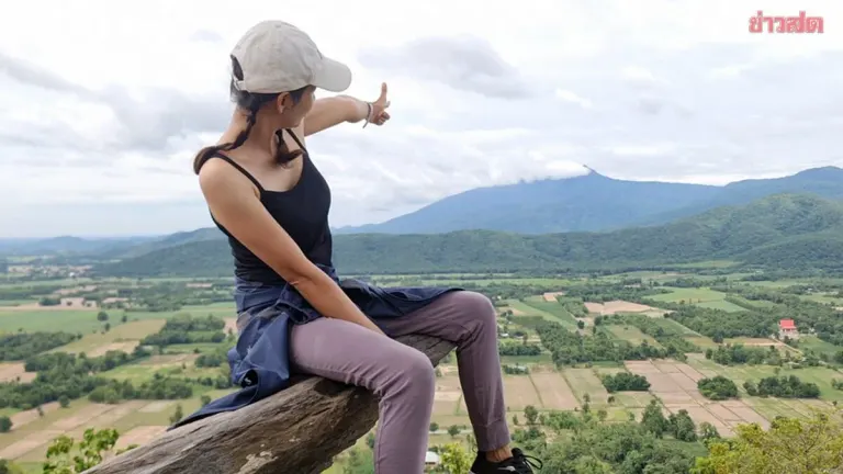 Tourists Flock to Phra Bat Yai Peak for 'Fuji Sukhothai' Views
