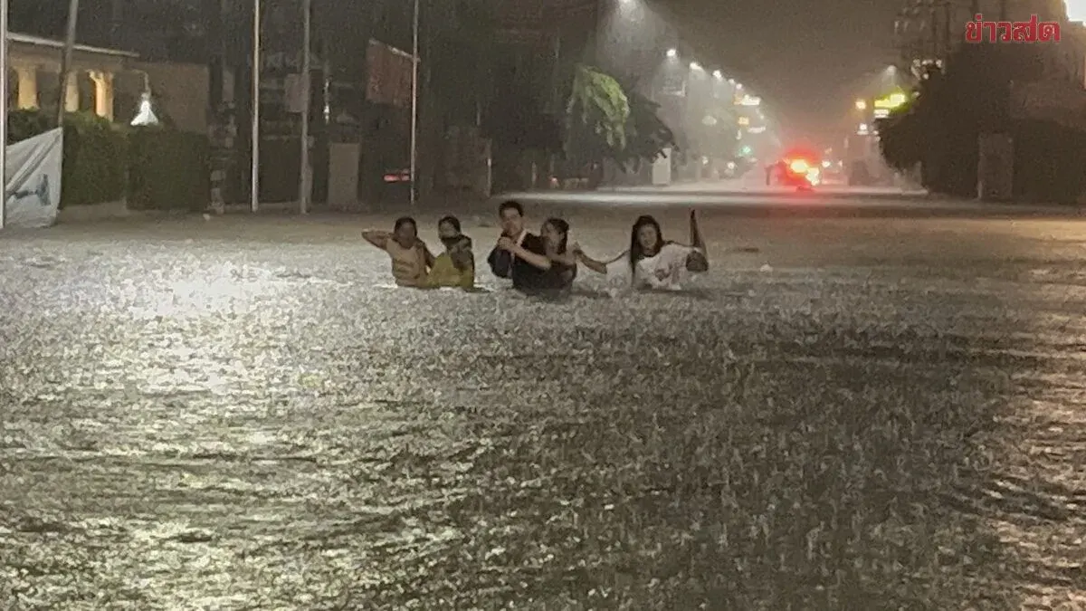 Heavy Rain Floods Pattaya Streets Overnight
