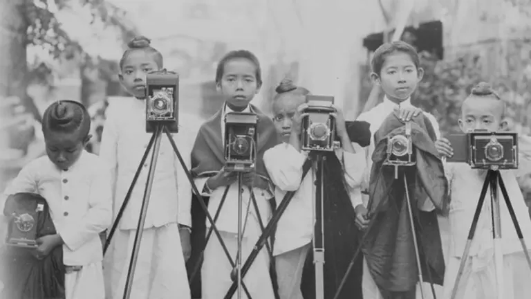 Royal Glass Plate Collection Reveals Siam's Hidden History