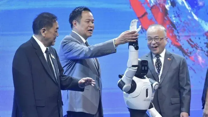 Anutin Pledges Government Support for Chinese Investment