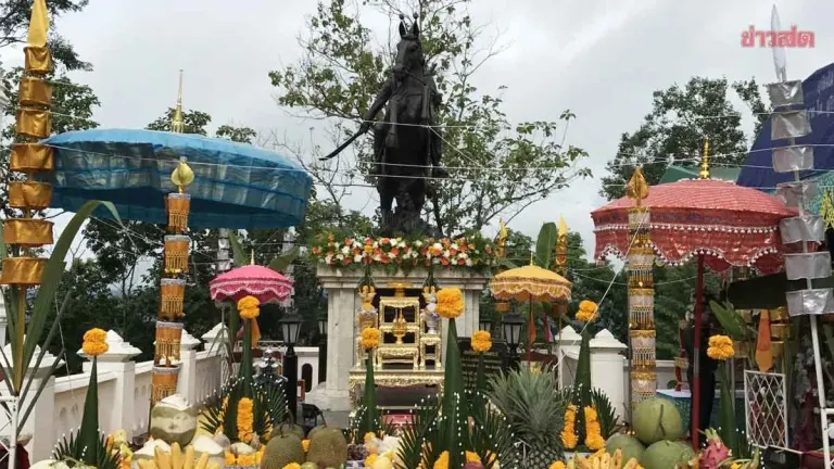 Monument to King Naresuan Marks 10 Years at Khao Noi Peak