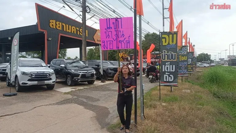 Generous Hearts: Used Car Dealership Owner Hands Out Free Full-Tank Gas Fill-ups to Motorcyclists