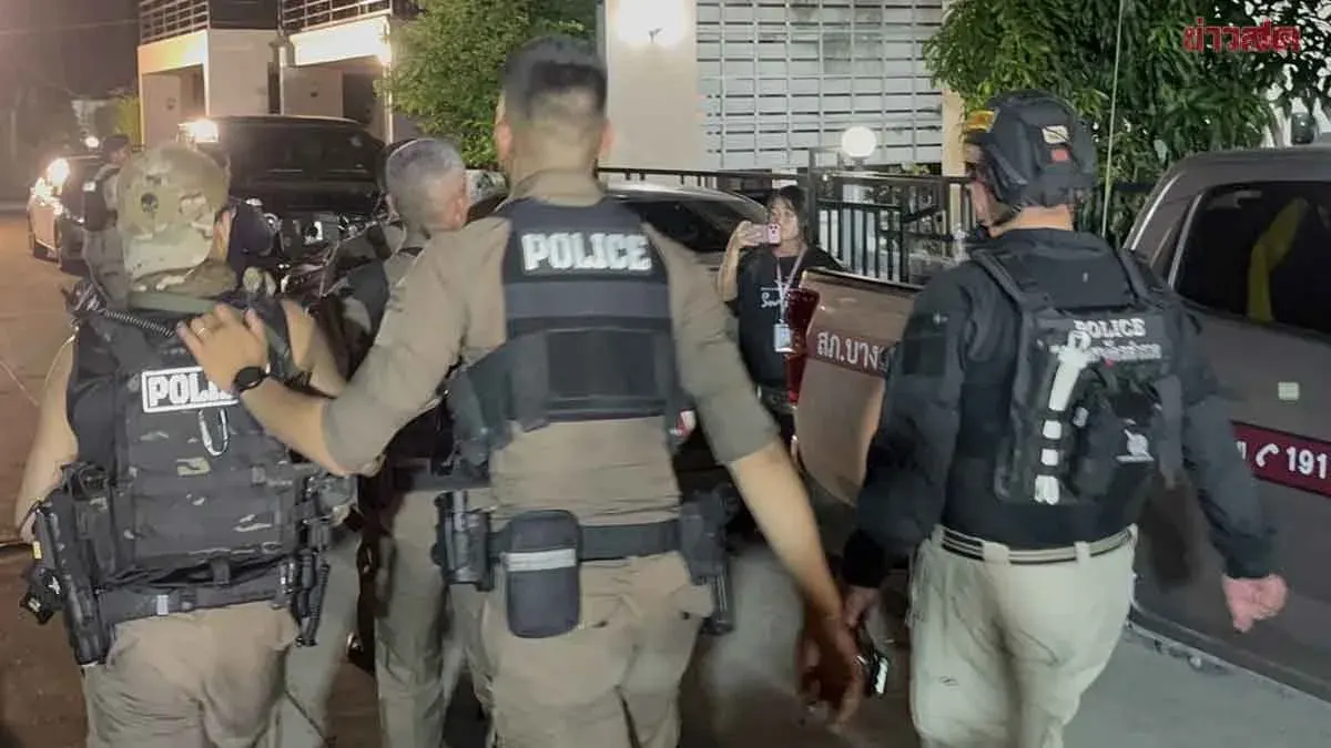 Police Negotiate With Barricaded Officer After Kindergarten Shooting