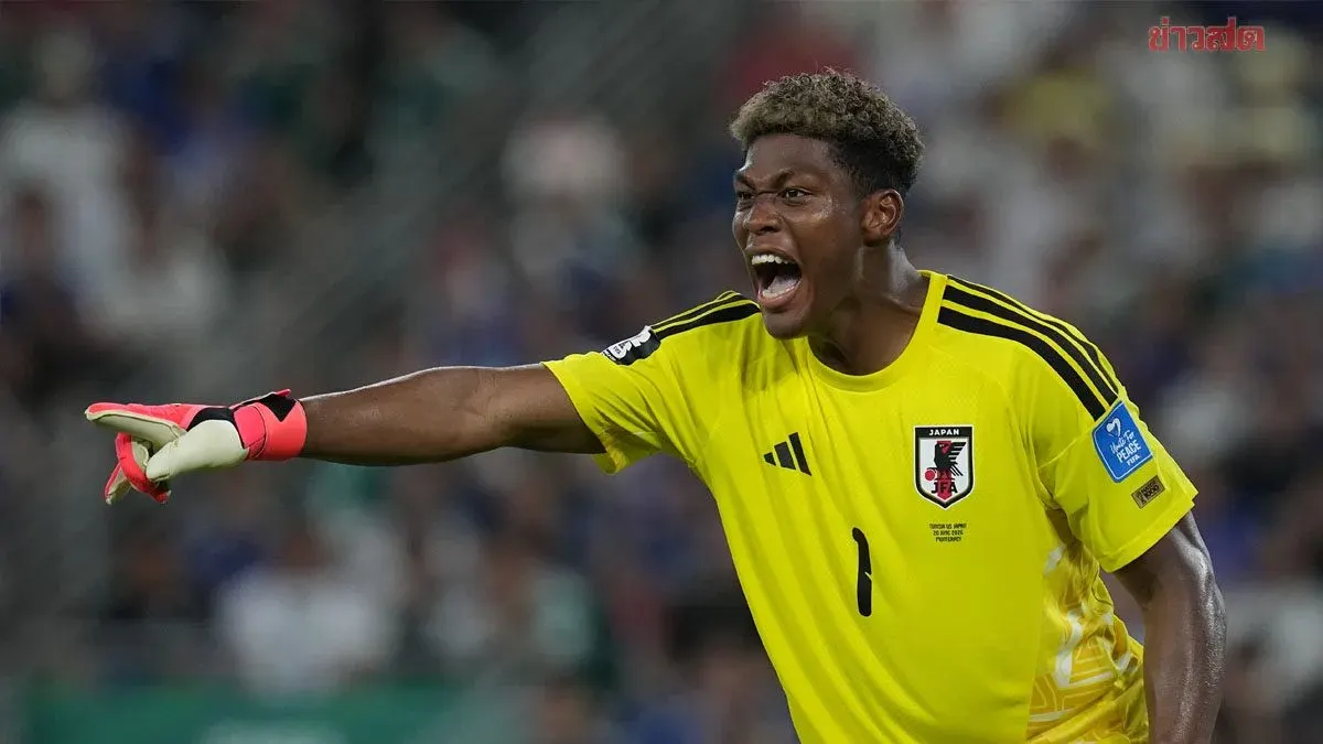 Aston Villa Eyes Japanese Keeper Suzuki as Martinez Replacement