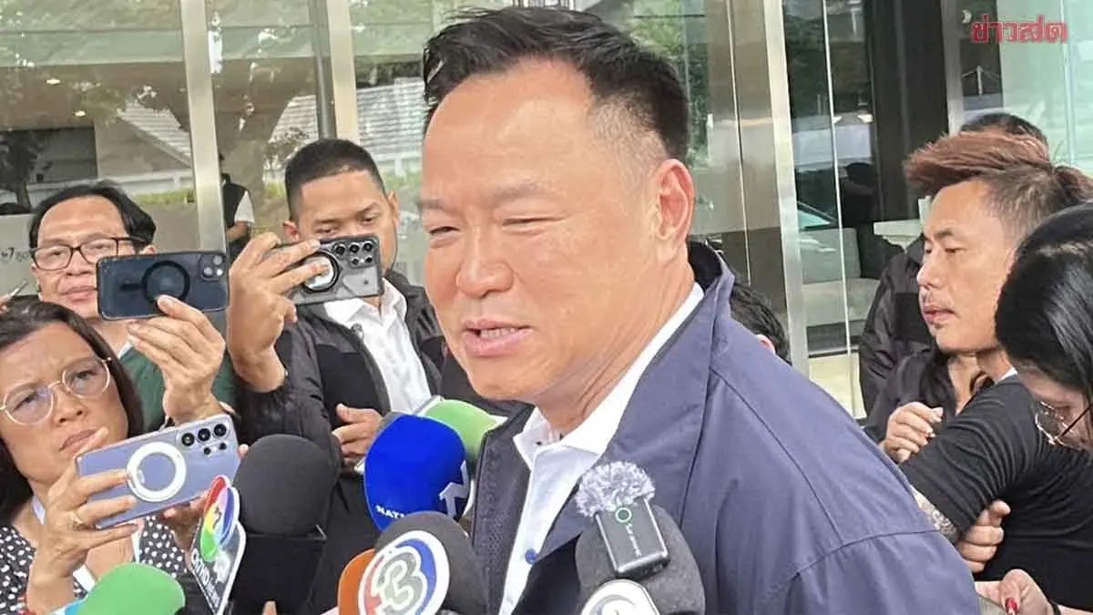 Anutin Dismisses 'Pointless' Questions After Media Asks About Orange Models on Thai-Japan Tower