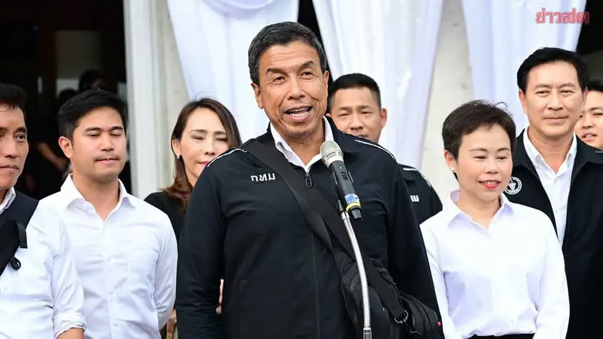 Chatchai Steps Down as Bangkok Governor, Announces Run for Second Term