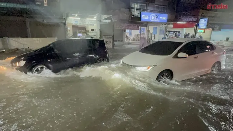 Storm Dumps Heavy Rain on Pattaya, Dozens of Vehicles Stalled