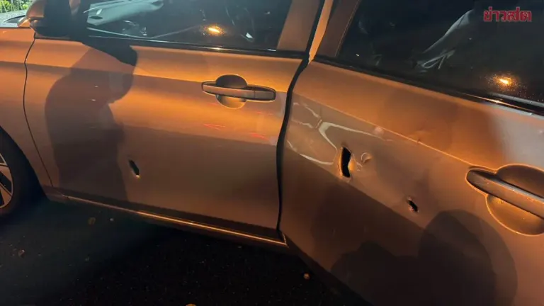 Police Officer's Family Car Hit By Roadside Bomb in Narathiwat