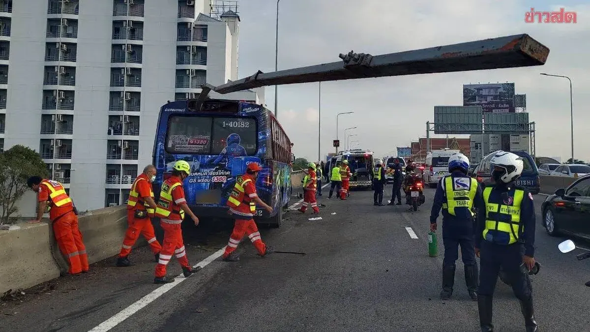 Bus Crashes Into Expressway Barrier, Rail Pierces Vehicle, 13 Hurt