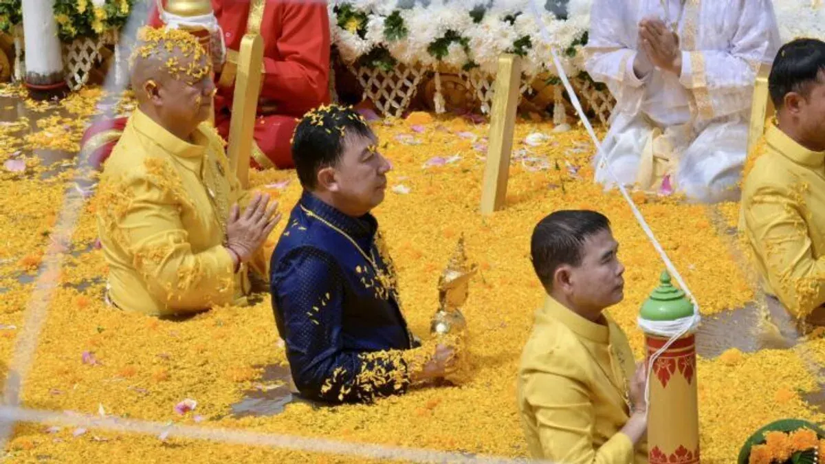 Prime Minister Attends Phetchabun's 400-Year-Old Buddha Water Festival
