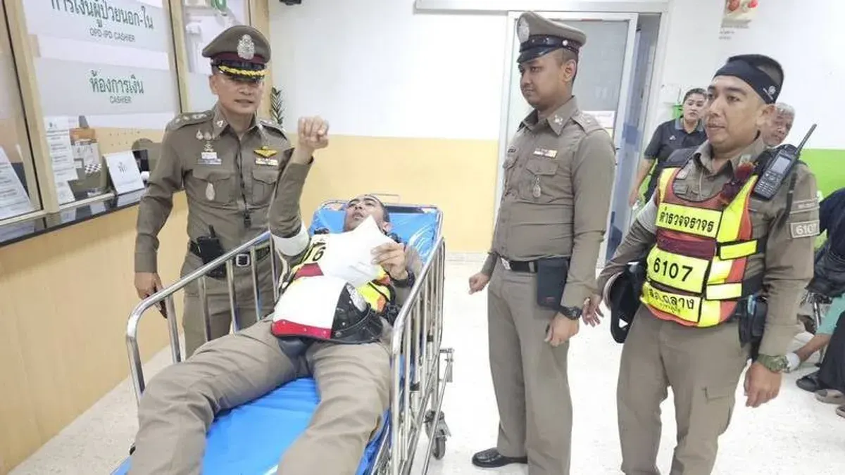 Driver Hits Phuket Traffic Officer, Flees Scene