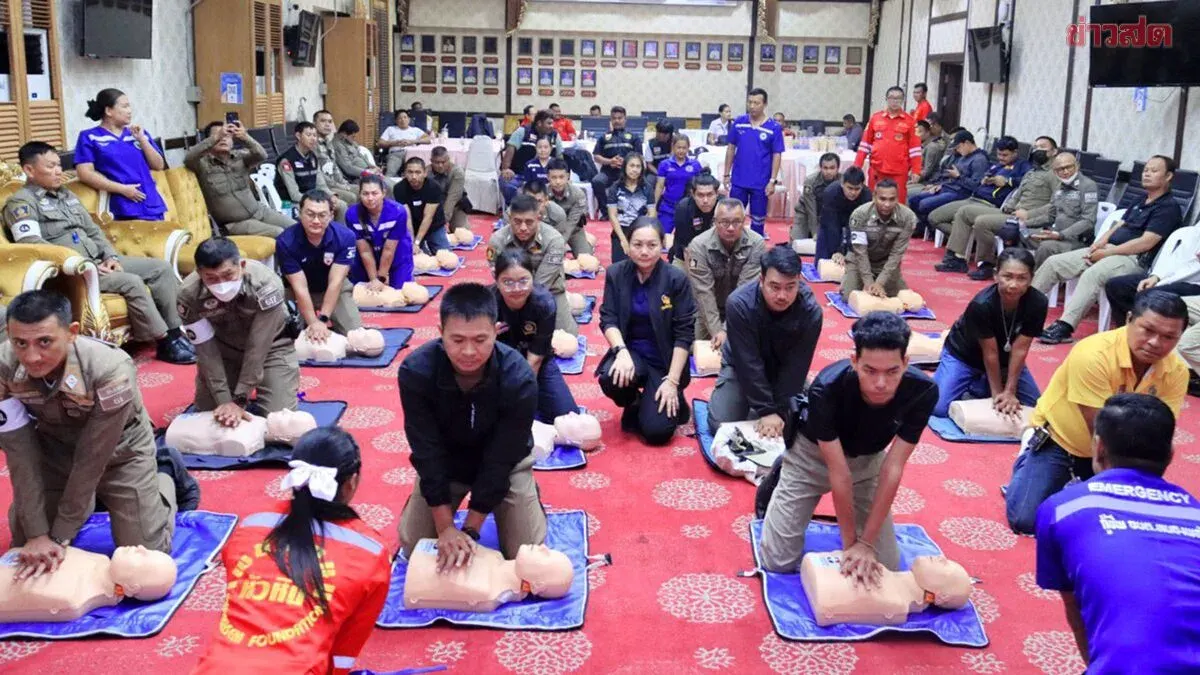 Hua Hin Police Enhance Basic Life-Saving Skills for Emergency Response Before Transferring to Medical Professionals