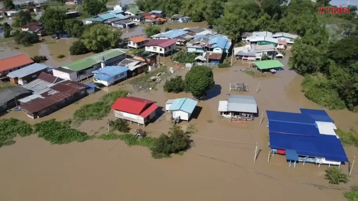 Flood Waters Inundate Ayutthaya’s Sena District Communities