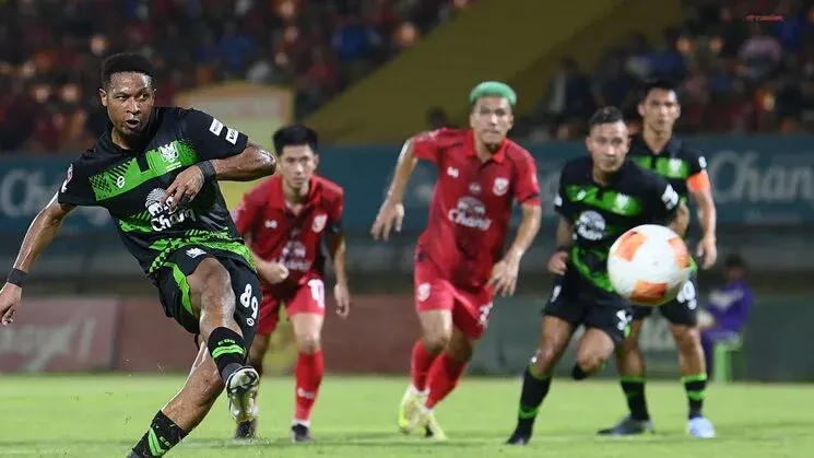 Sukhothai Scores First but Falls to Ratchaburi's Comeback in Tense Relegation Battle