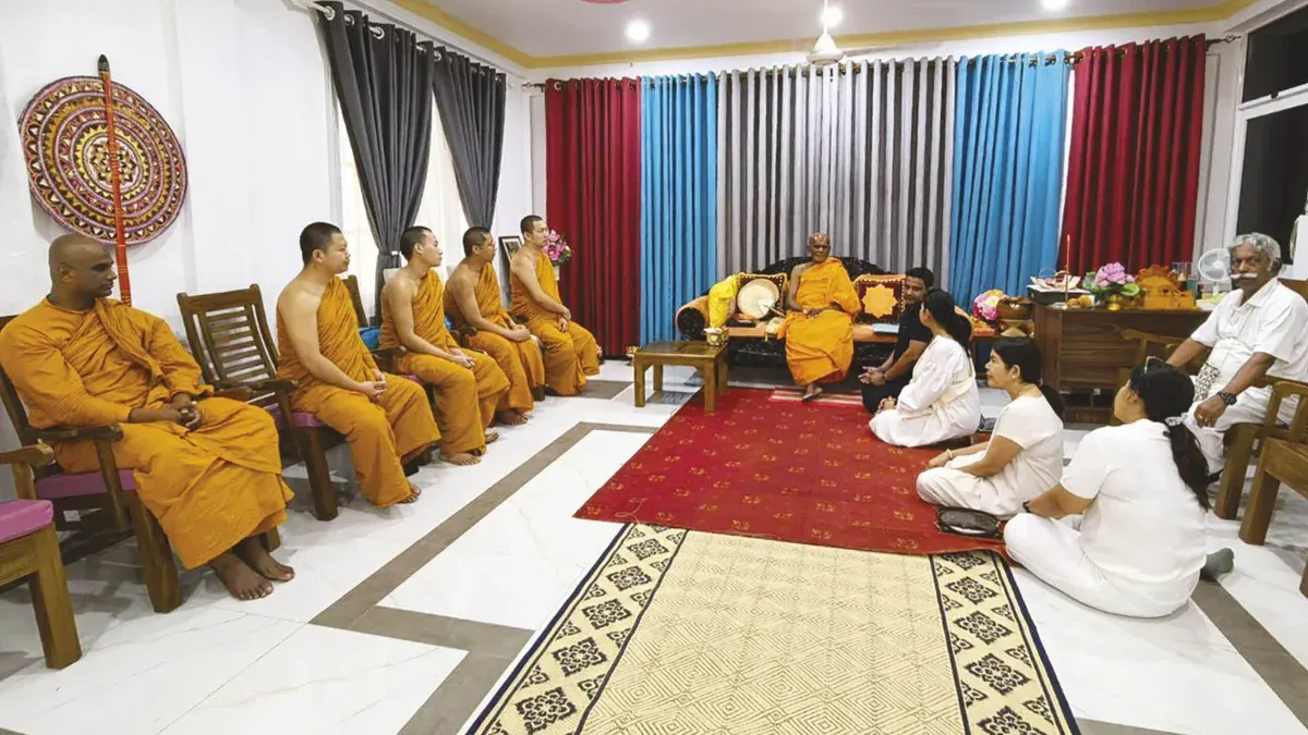 Fresh from the Temple – Strengthening Thai-Sri Lankan Monastic Ties with a Visit to Asgiriya Gedige Temple