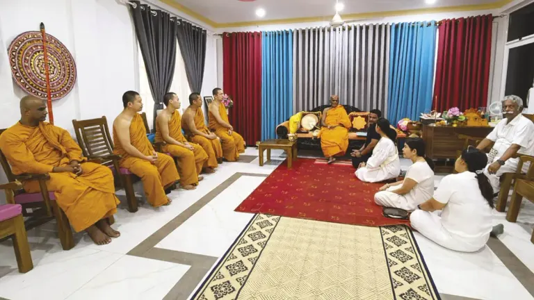 Fresh from the Temple – Strengthening Thai-Sri Lankan Monastic Ties with a Visit to Asgiriya Gedige Temple