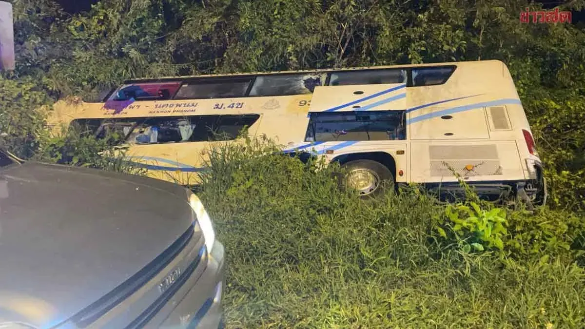 Tour Bus Overturns Near Korat, Driver Killed, 31 Injured
