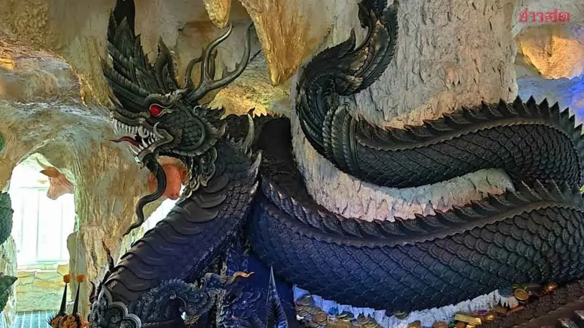 Lottery Seekers Flock to Chiang Mai Shrine, Stalls Sell Out