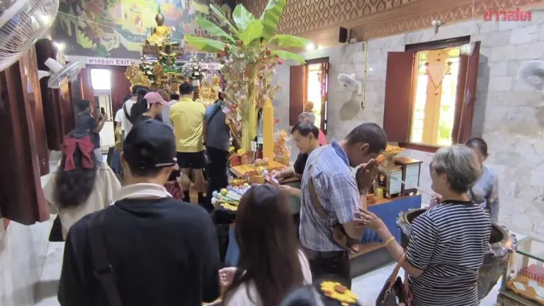 Devotees Flock to Luang Pho Pak Daeng Temple for Blessings
