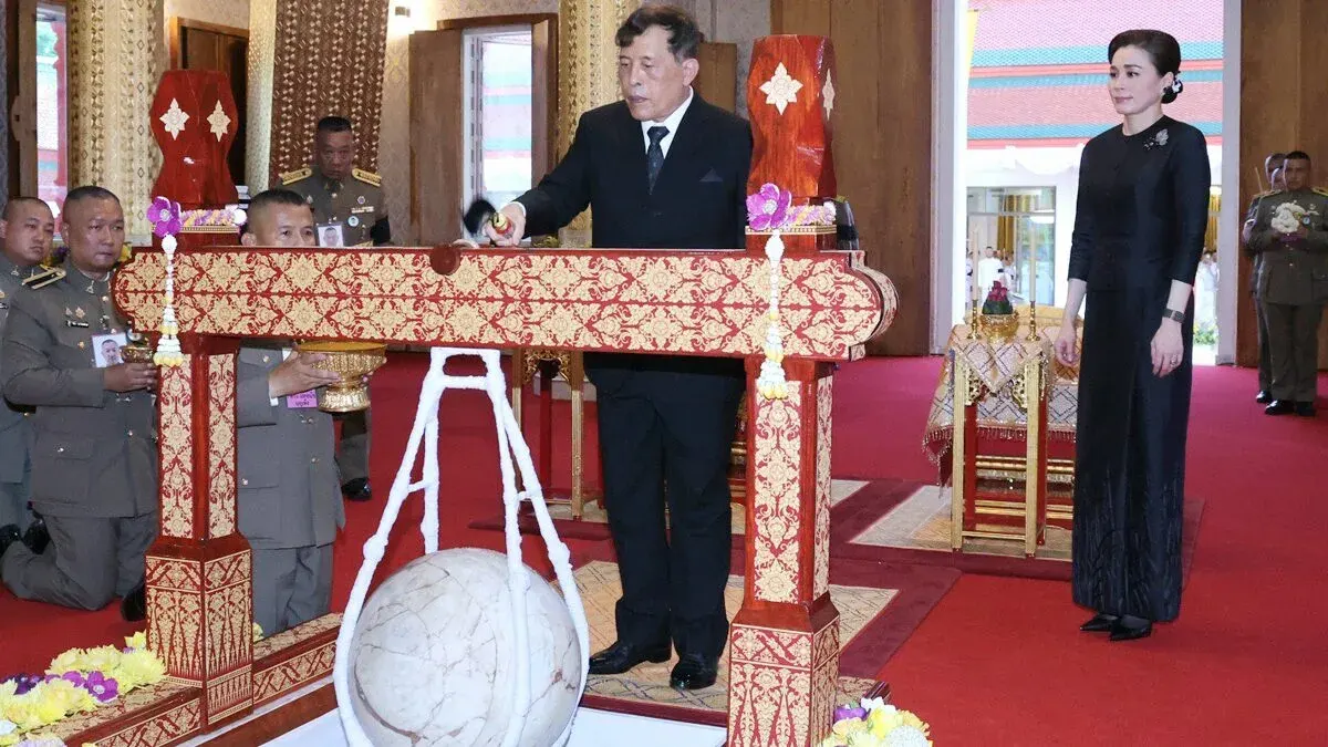 King and Queen Preside Over Ceremonial Cornerstone Laying at Wat Prachaniyom in Kalasin Province