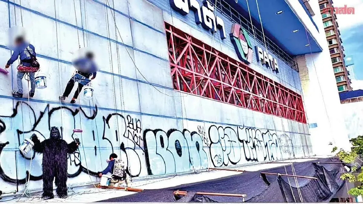 Zoo Offers 100,000 Baht Reward For Graffiti Vandals Three Years Later