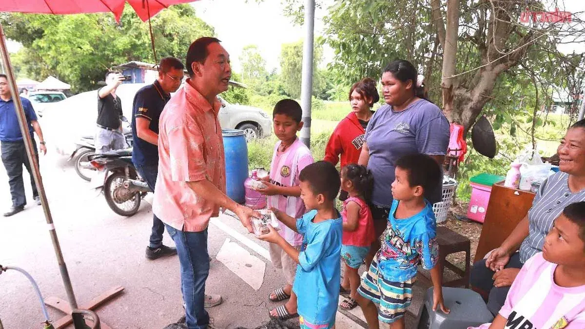 Chai Nat Leader Delivers Flood Relief Supplies to Villagers