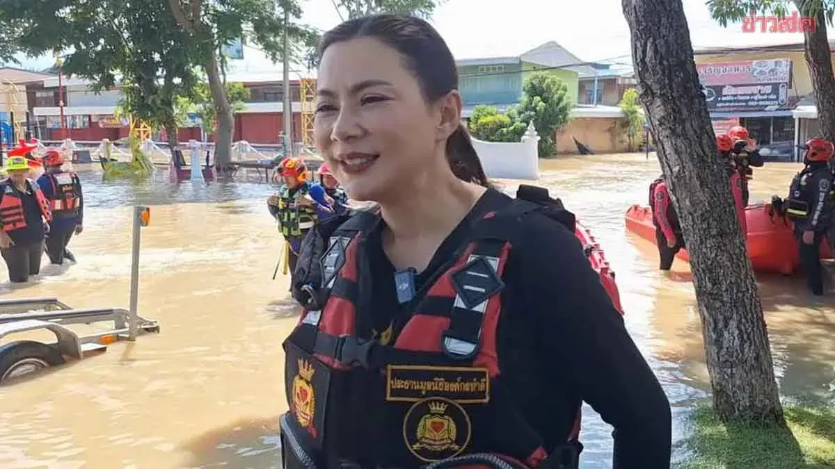 Boom Panadda Defends PM's 1,000 Baht Aid for Flood Victims