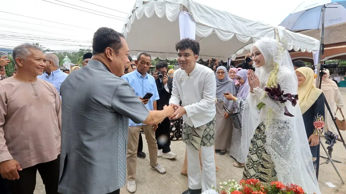 Politicians Rally Behind Kamlasak at Wedding Celebration
