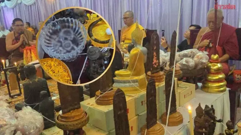 Residents Flock to Consecration Ceremony for Kampaeng Sawk Buddha Images; Lottery Enthusiasts Seek Lucky Numbers from Blessed Water