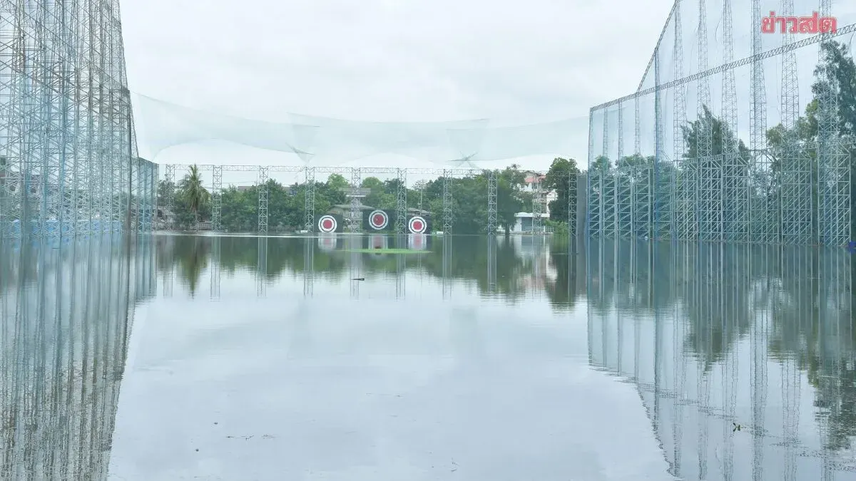 Thai Air Force Uses Golf Course as Flood Buffer