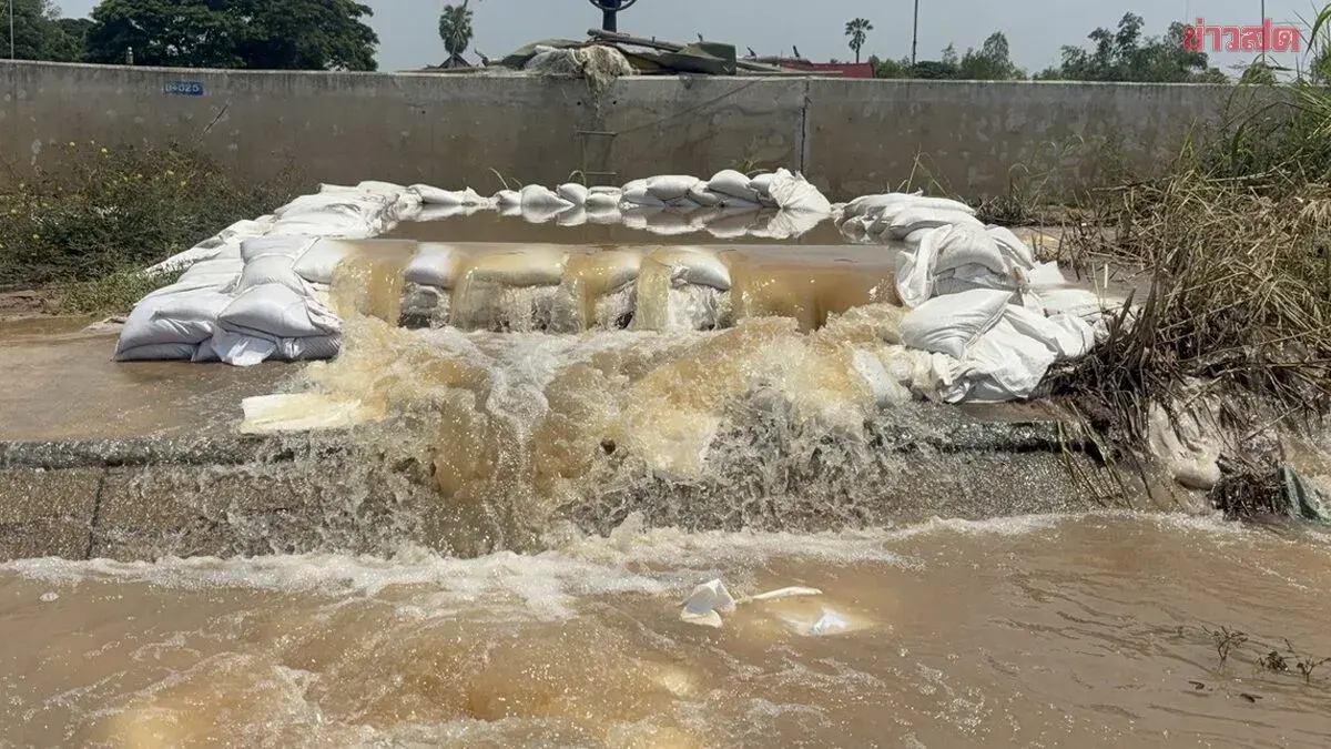 Sandbags Burst At Ang Thong Drain Gate, Flooding 100+ Homes