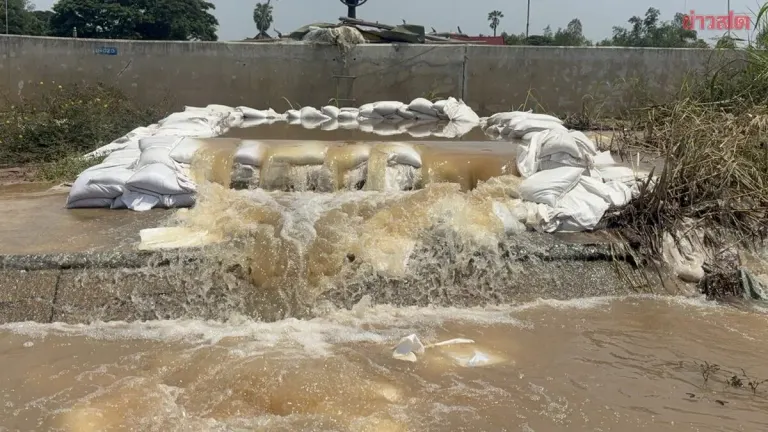 Sandbags Burst At Ang Thong Drain Gate, Flooding 100+ Homes