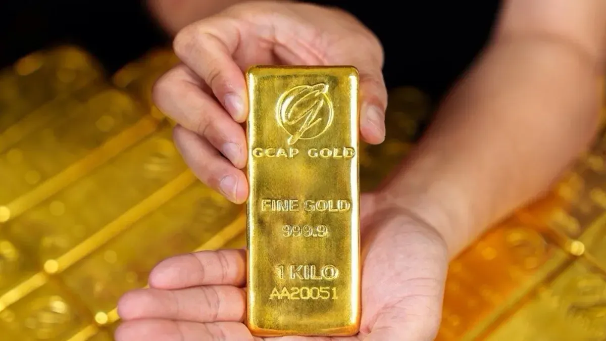 Gold Faces Pressure as Fed Signals September Rate Hike