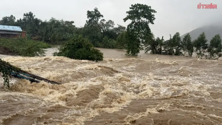 Severe Flooding Cuts Off Chachoengsao Communities