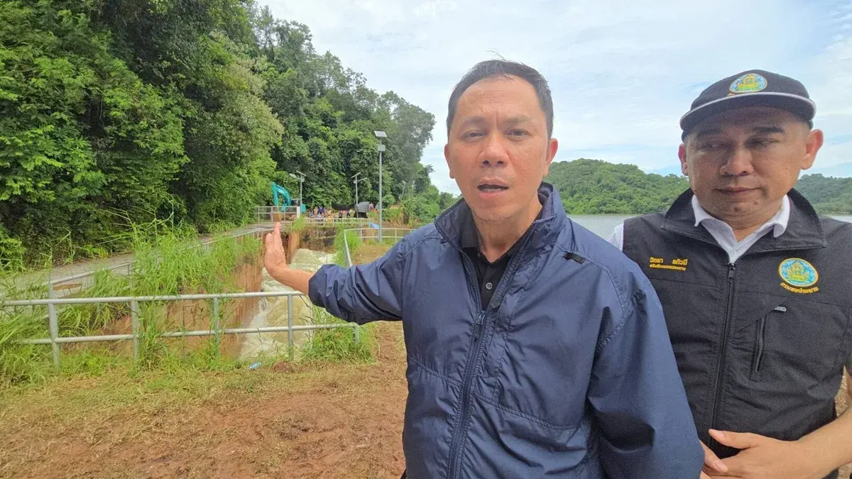 Officials Inspect Damaged Canal Reservoir in Rayong