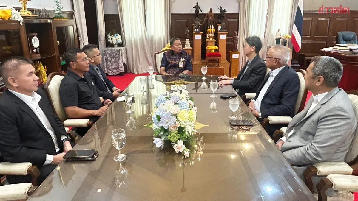 Defense Ministry Meets With Khaosodsod Over Security Coverage