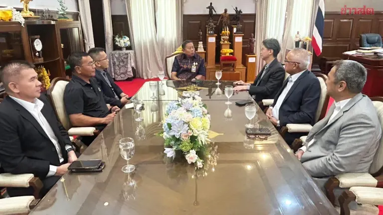 Defense Ministry Meets With Khaosodsod Over Security Coverage