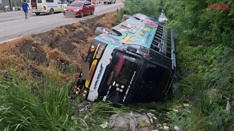 Staff Bus Overturns Into Canal, Over 30 Injured