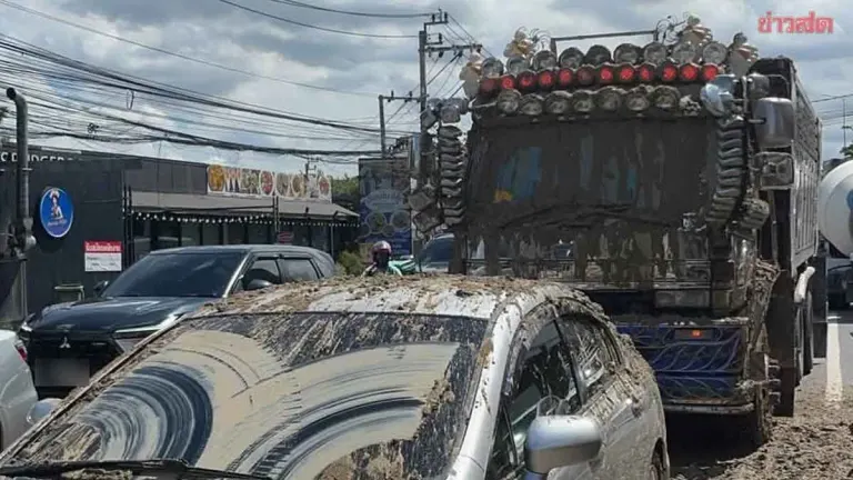 Bangkok Officials Fine Dump Truck After Mud Spill Clogs Traffic