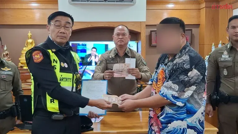 Unlicensed Taxi Driver Refunds Lao Passenger, Faces Fine