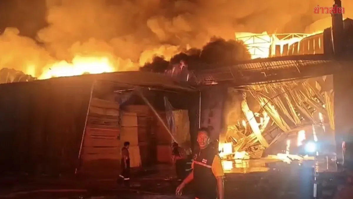 Major Fire Engulfs Plywood Factory in Chon Buri