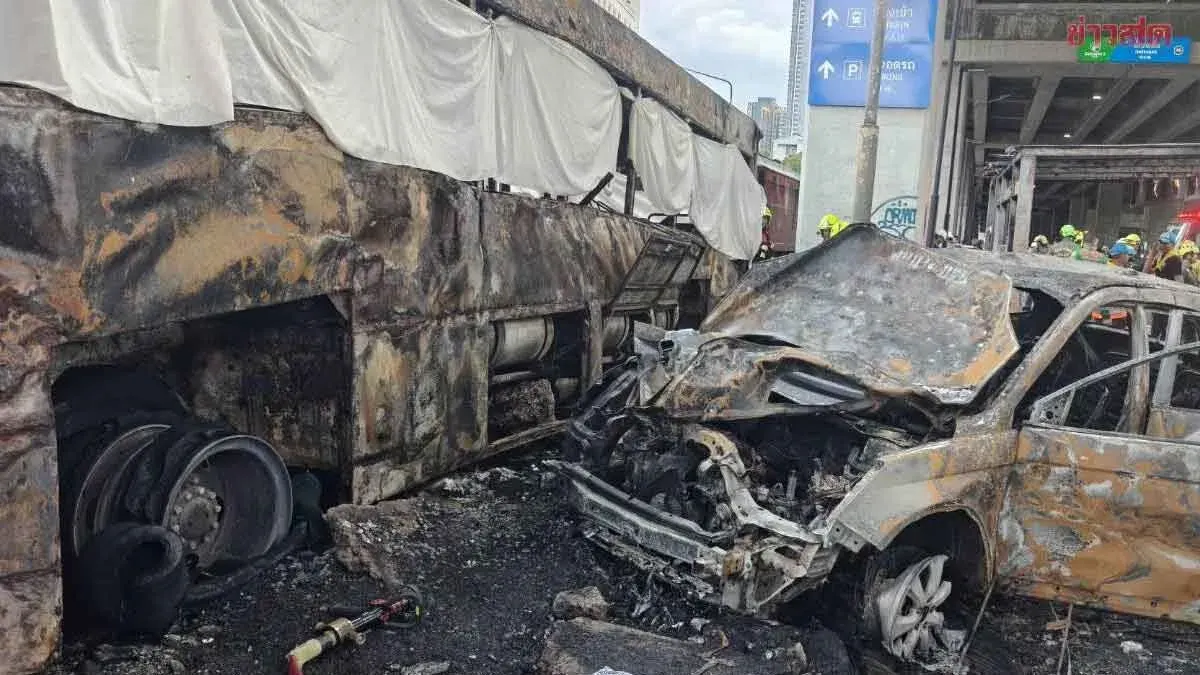 Director of Railway Department Leads Investigation into Train-Bus Collision at Asok-Dindaeng Intersection