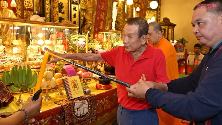Po Teck Tung Foundation Holds Candle Lighting Ceremony to Celebrate Luang Pu Tai Hong's Enlightenment Day 2569