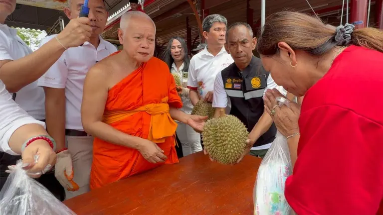 Temple Distributes 10 Tons of Premium Durian and Mangosteen to Aid Farmers